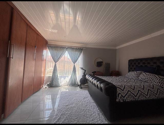 3 BEDROOM HOUSE TO LET IN MANDELA VIEW